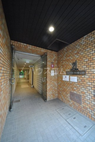 21/30 エントランス