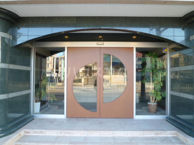 21/26 エントランス