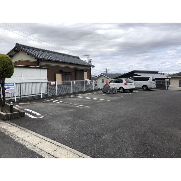 20/27 駐車場