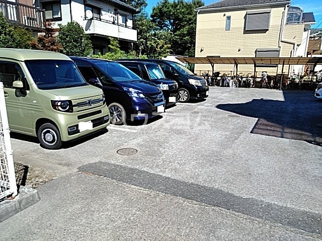 27/30 駐車場