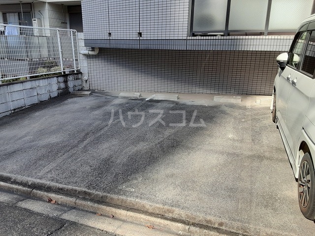 26/30 駐車場