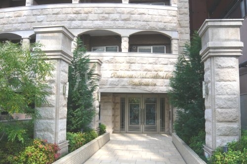 18/27 エントランス