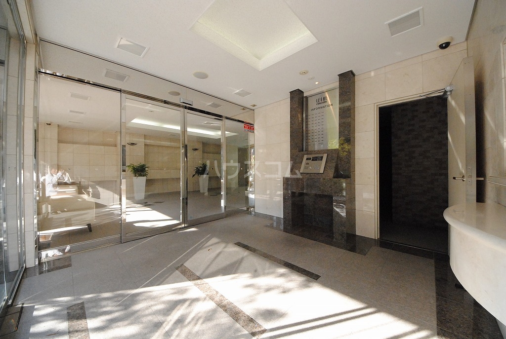 16/25 エントランス