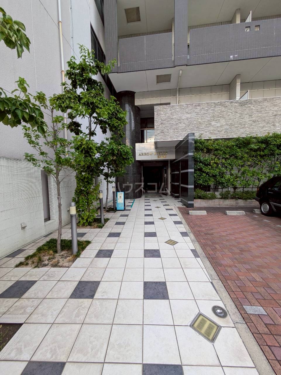 18/23 エントランス