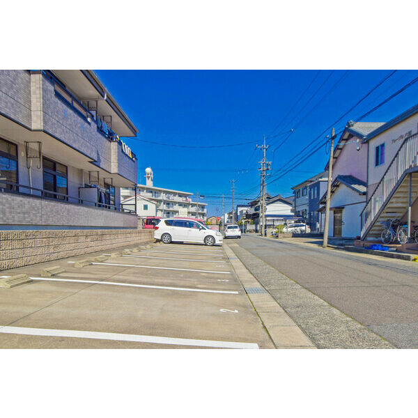 27/30 駐車場
