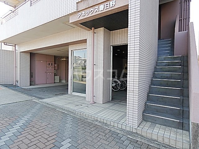 23/28 エントランス