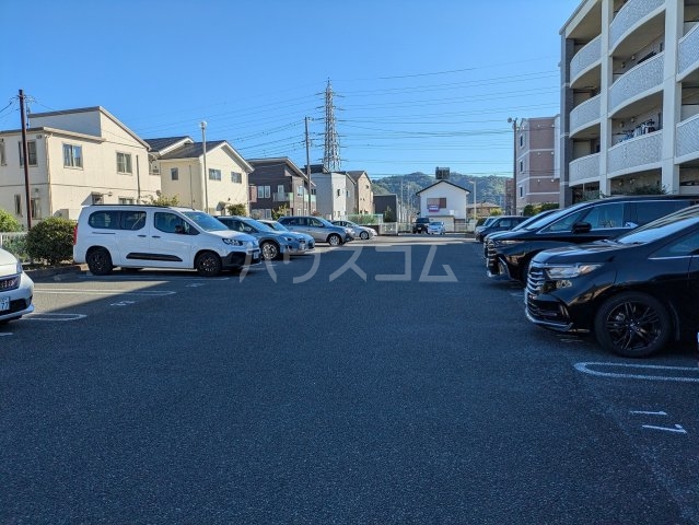 27/30 駐車場