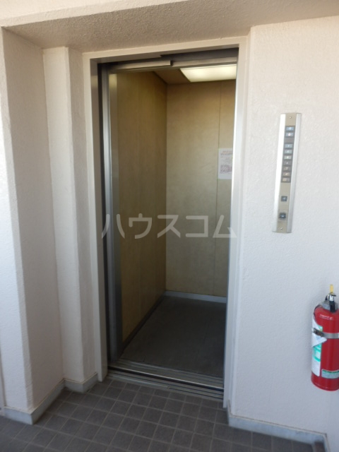 18/21 エントランス