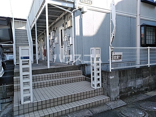 23/30 エントランス