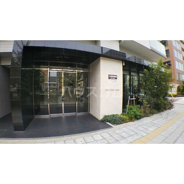 18/26 エントランス