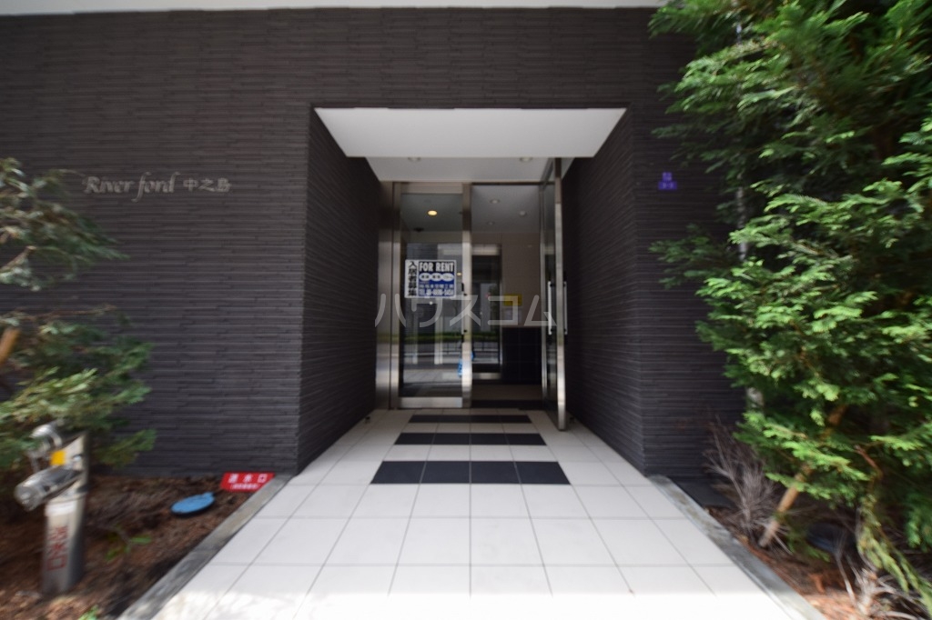 2/5 エントランス