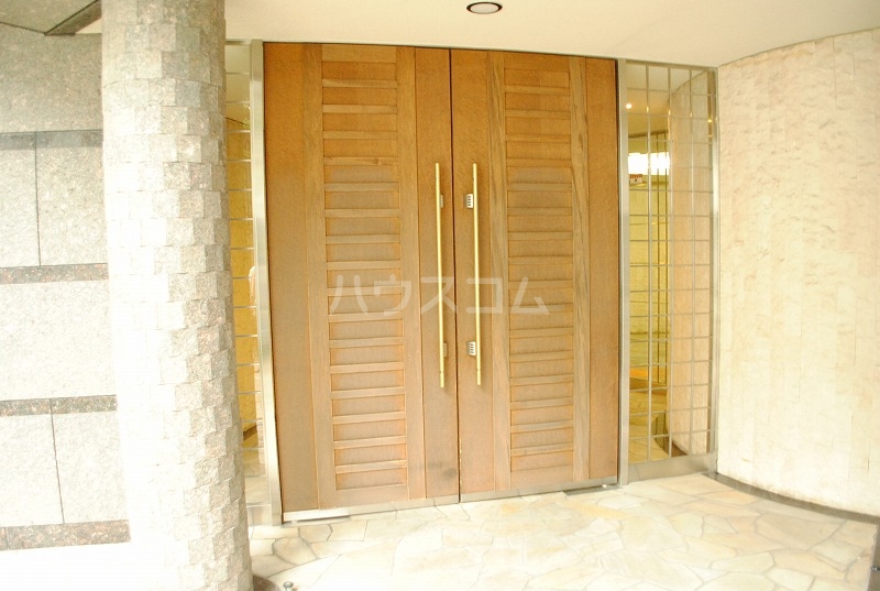 13/22 エントランス