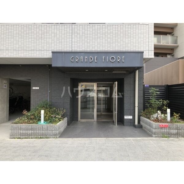 18/24 エントランス