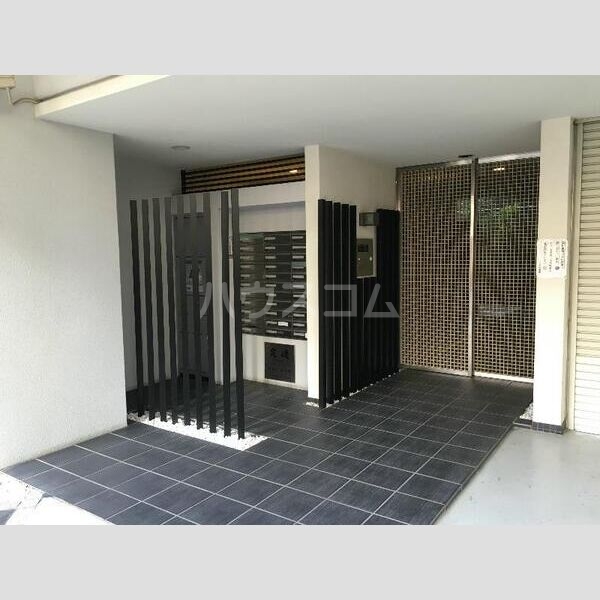 14/20 エントランス