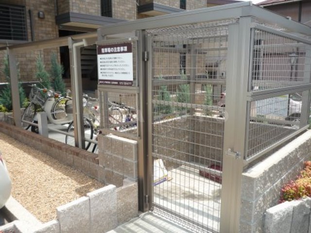 16/27 エントランス