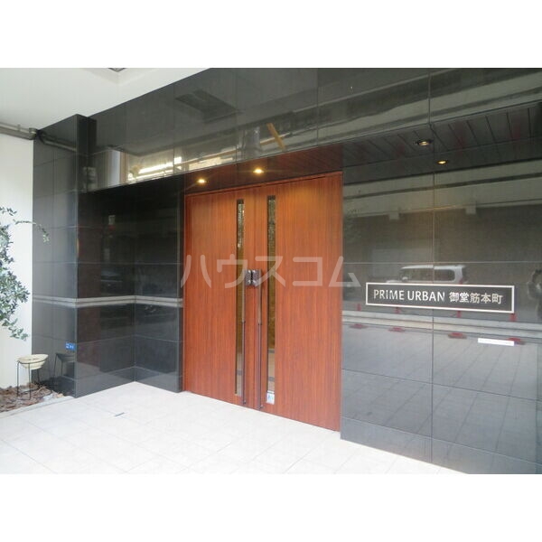 20/28 エントランス