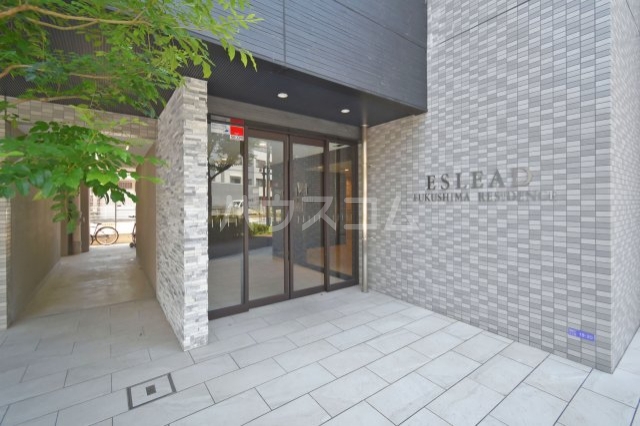 23/30 エントランス