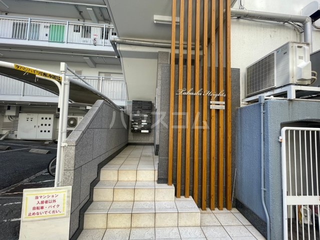 28/30 エントランス