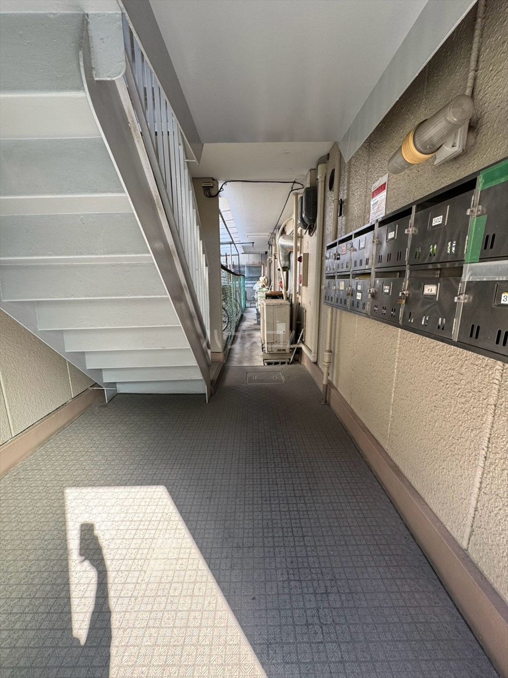 24/30 エントランス