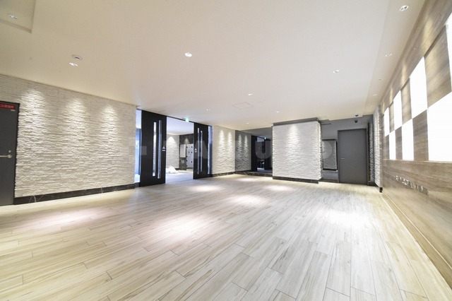 25/30 エントランス