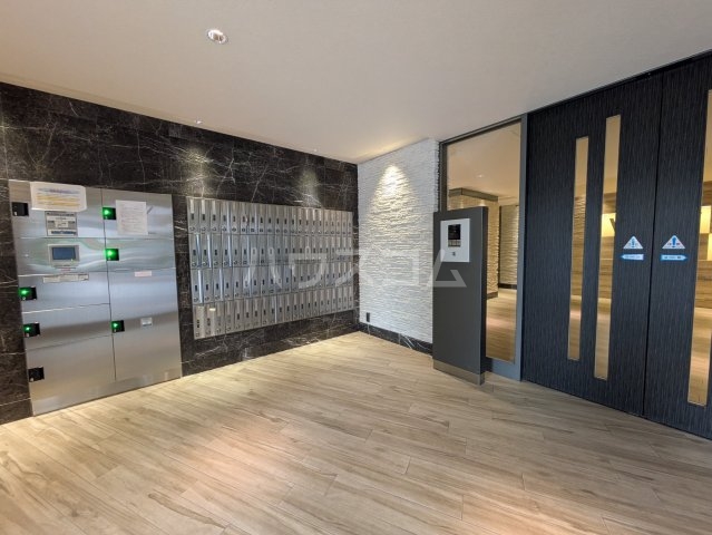 15/23 エントランス