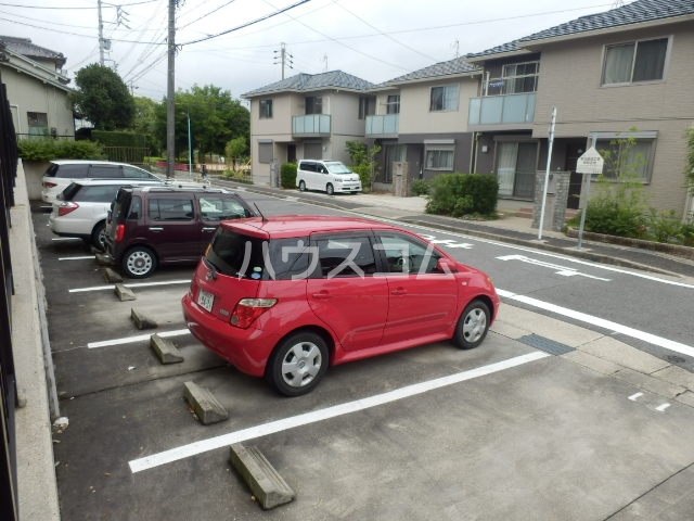 23/26 駐車場
