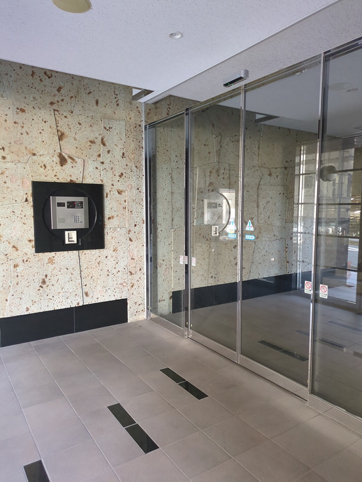 21/27 エントランス