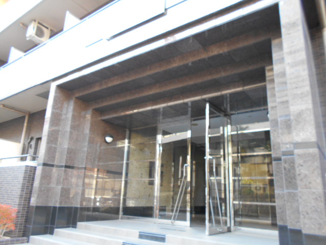 22/28 エントランス