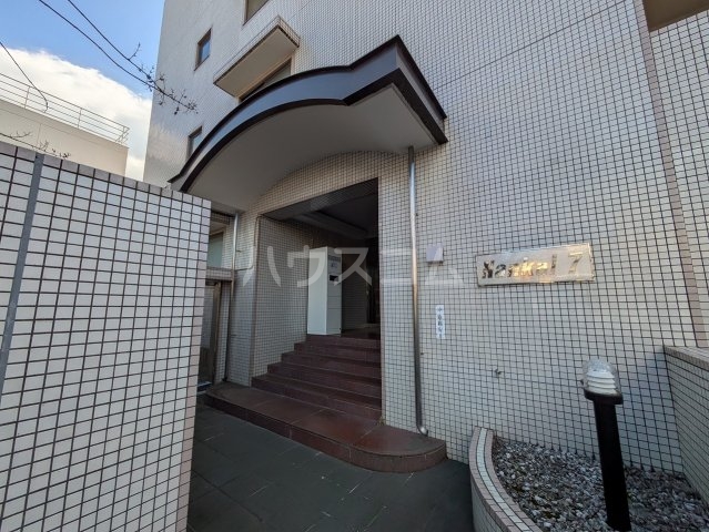 28/30 エントランス