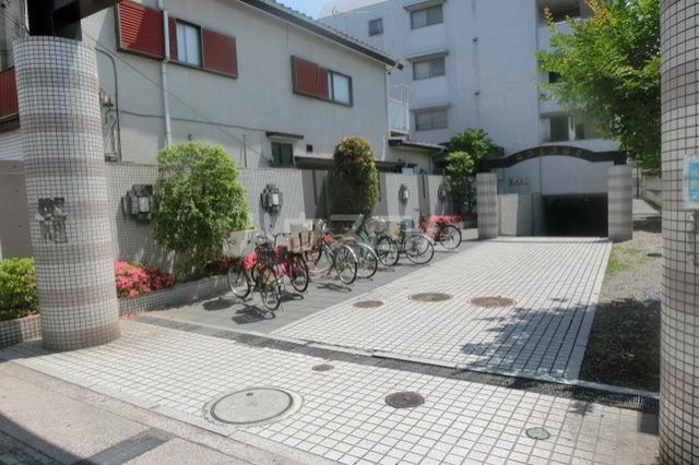 24/30 エントランス