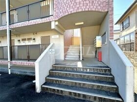 16/19 エントランス