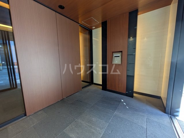 25/30 エントランス