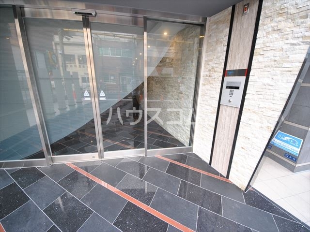 18/28 エントランス