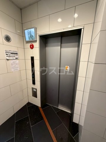 20/30 エントランス