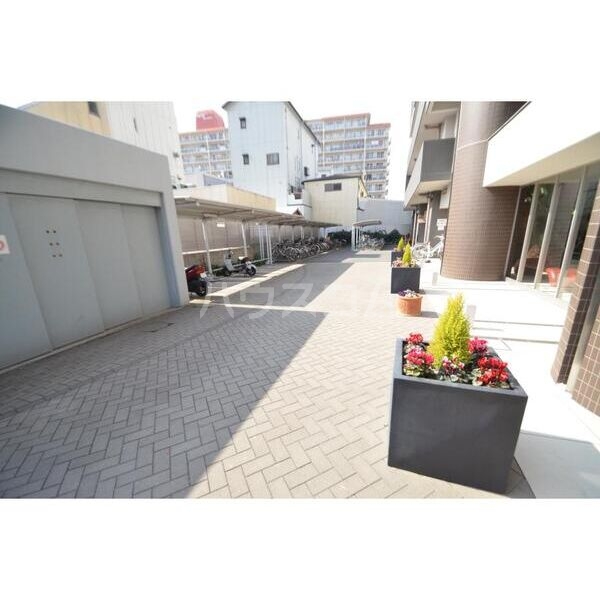 16/25 エントランス