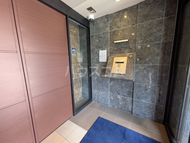 24/30 エントランス