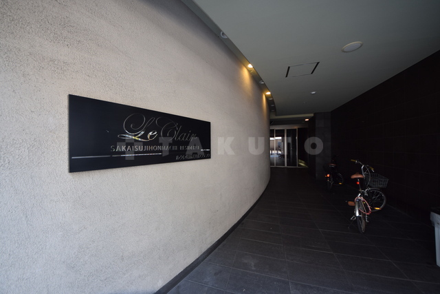 27/30 エントランス