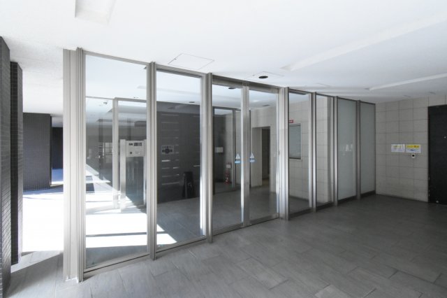 28/30 エントランス