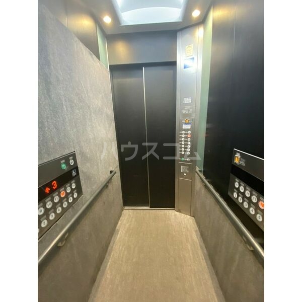 19/28 エントランス