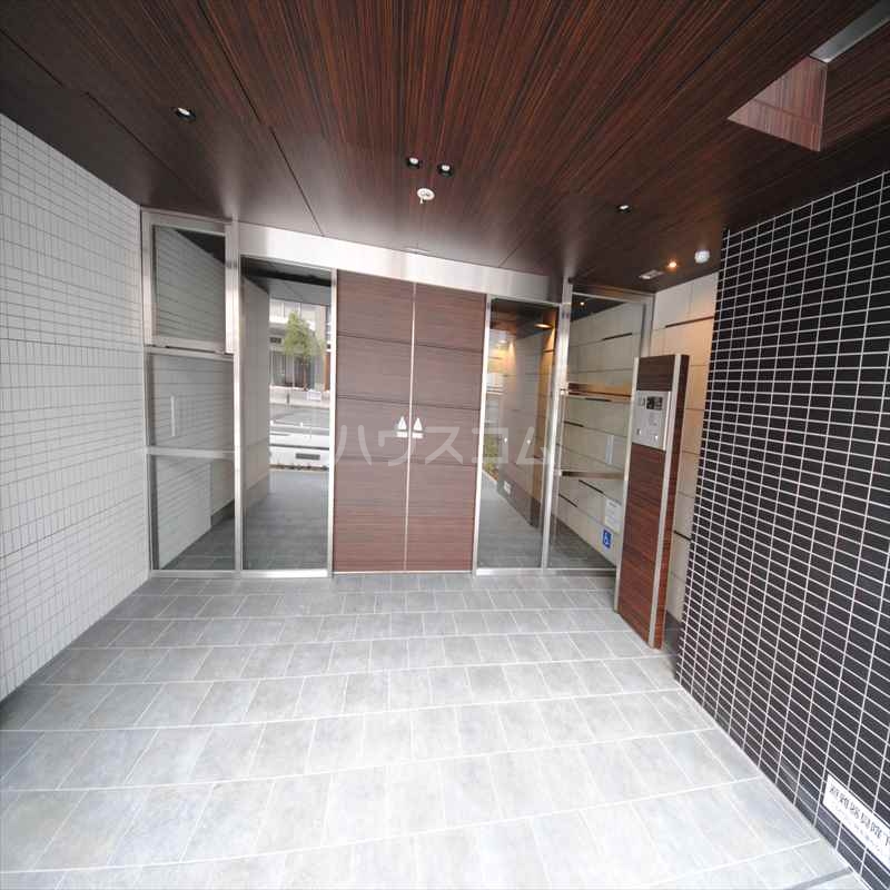 20/30 エントランス