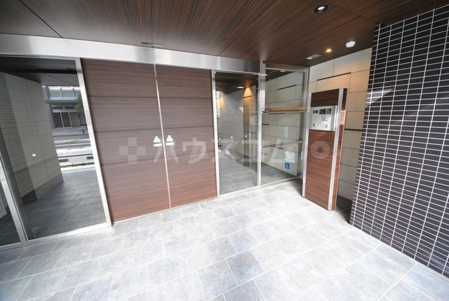 24/30 エントランス