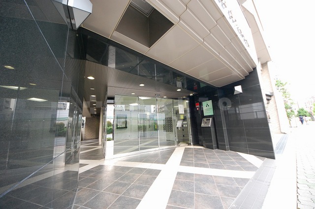 27/30 エントランス