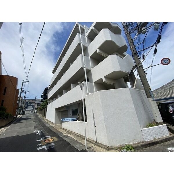 16/25 エントランス