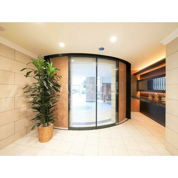 16/26 エントランス