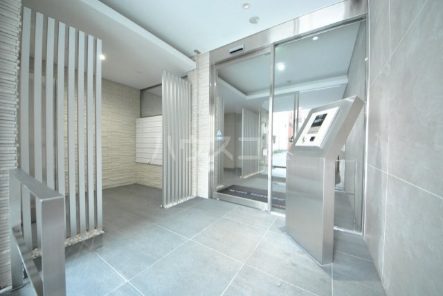 24/30 エントランス