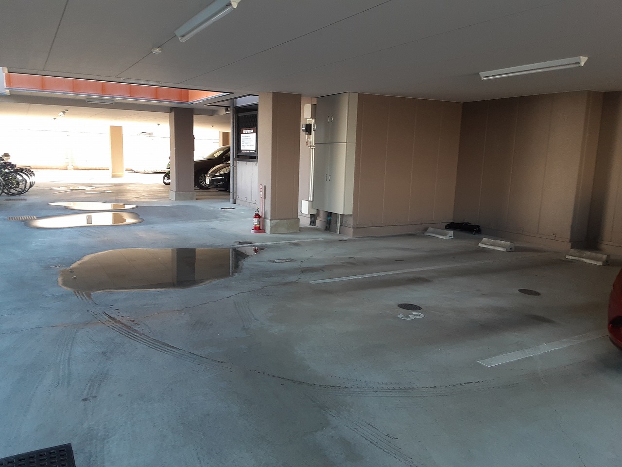 28/30 駐車場
