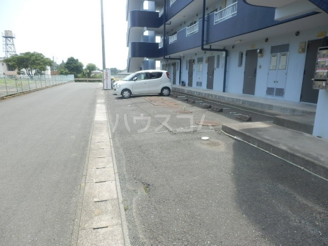 13/22 エントランス