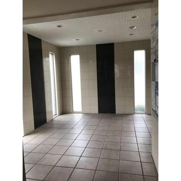 24/28 エントランス