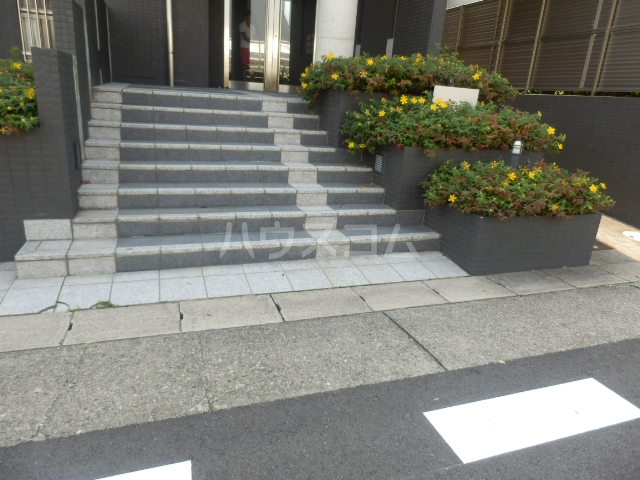 22/25 エントランス