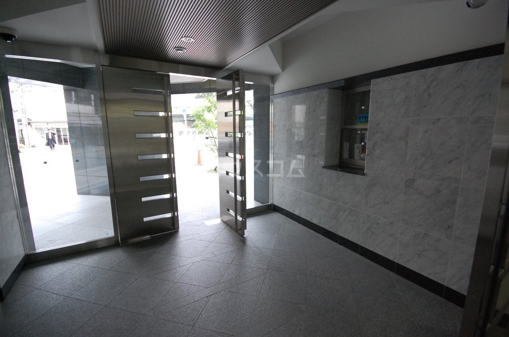 25/30 エントランス